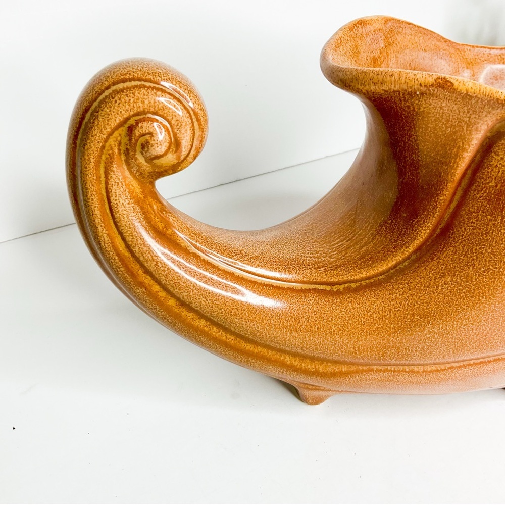 Vintage Red Wing USA Tan Cornucopia Vase Pottery, Excellent Condition